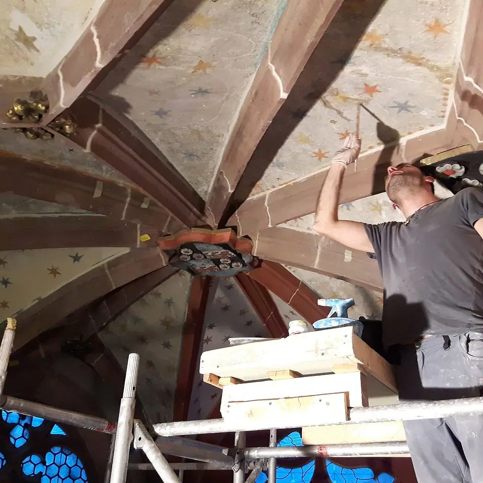 Retusche im Kreuzrippengewölbe