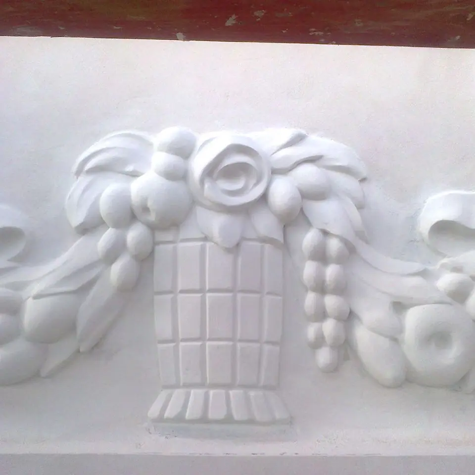 Fruchtkorb-Relief nach der Restaurierung